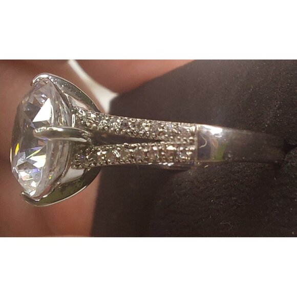 Stauer 925 Silver Ring With Large Round-Cut Clear Stone Engagement Accent - Picture 9 of 10